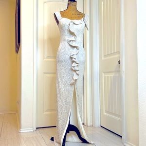 Ruffled sleeveless slit front sequins champagne maxi dress size 8